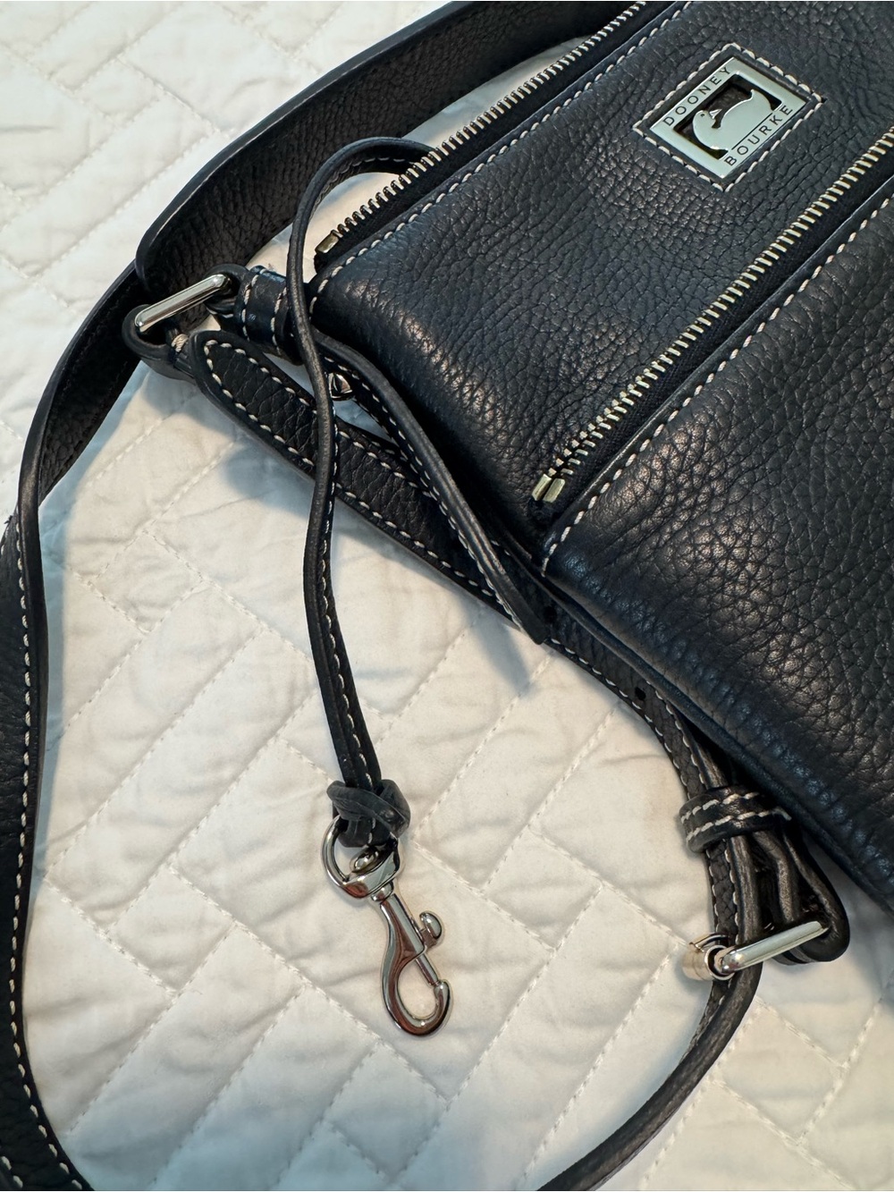 Dooney & Bourke Black Leather Crossbody Bag - Classic Women's Shoulder Bag - Picture 4 of 5
